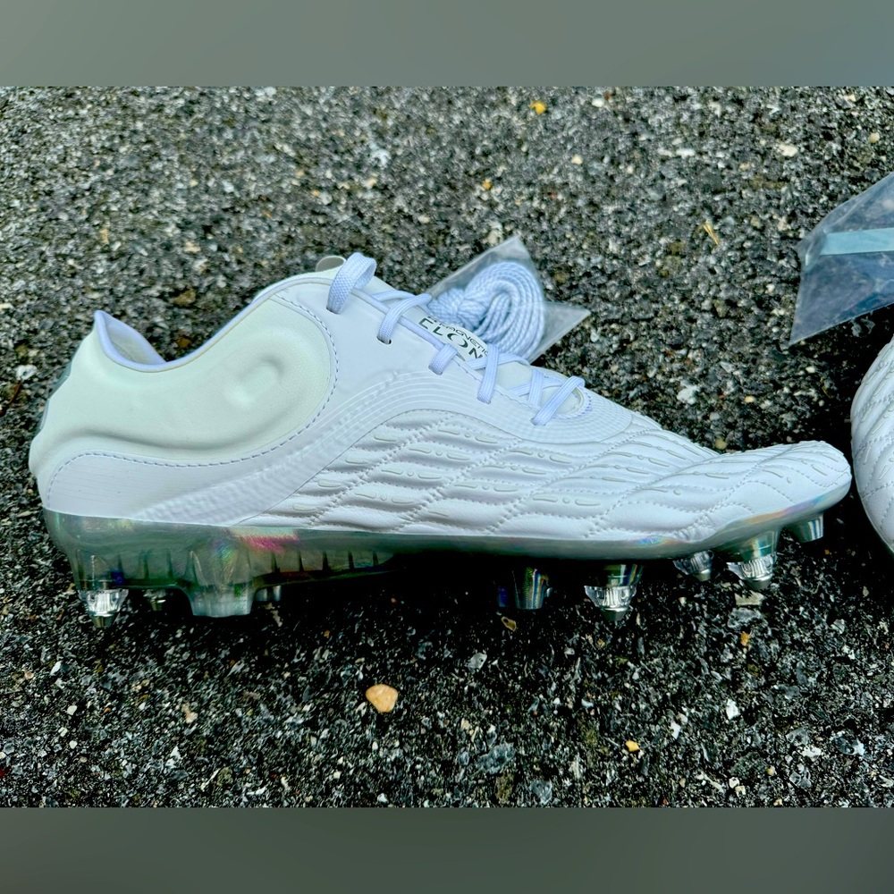Under Armour Magnetico Clone Pro 2.0 SG Soccer Cleats Hybrid White Mens 11